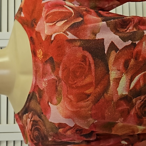 Romantic Rose Print Top - Picture 2 of 3